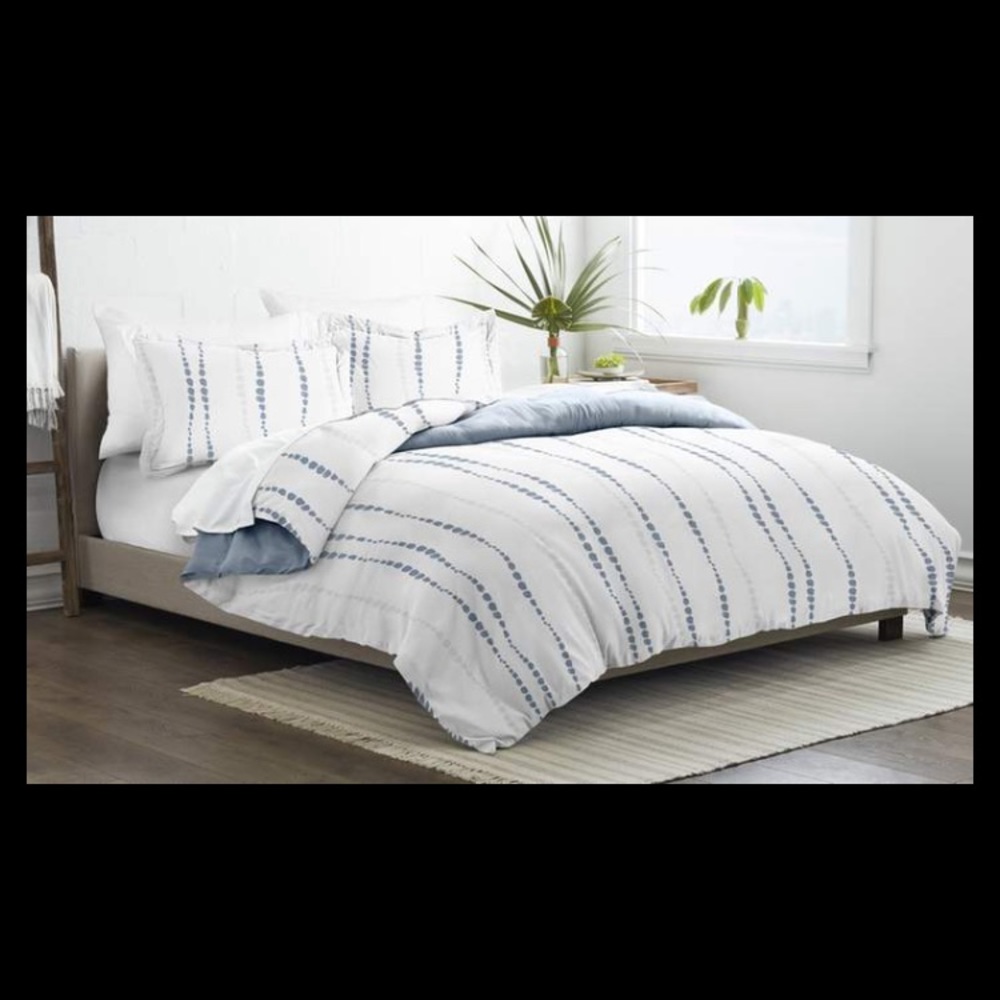 Full/Queen Duvet Cover. Blue and Grey. Brand new